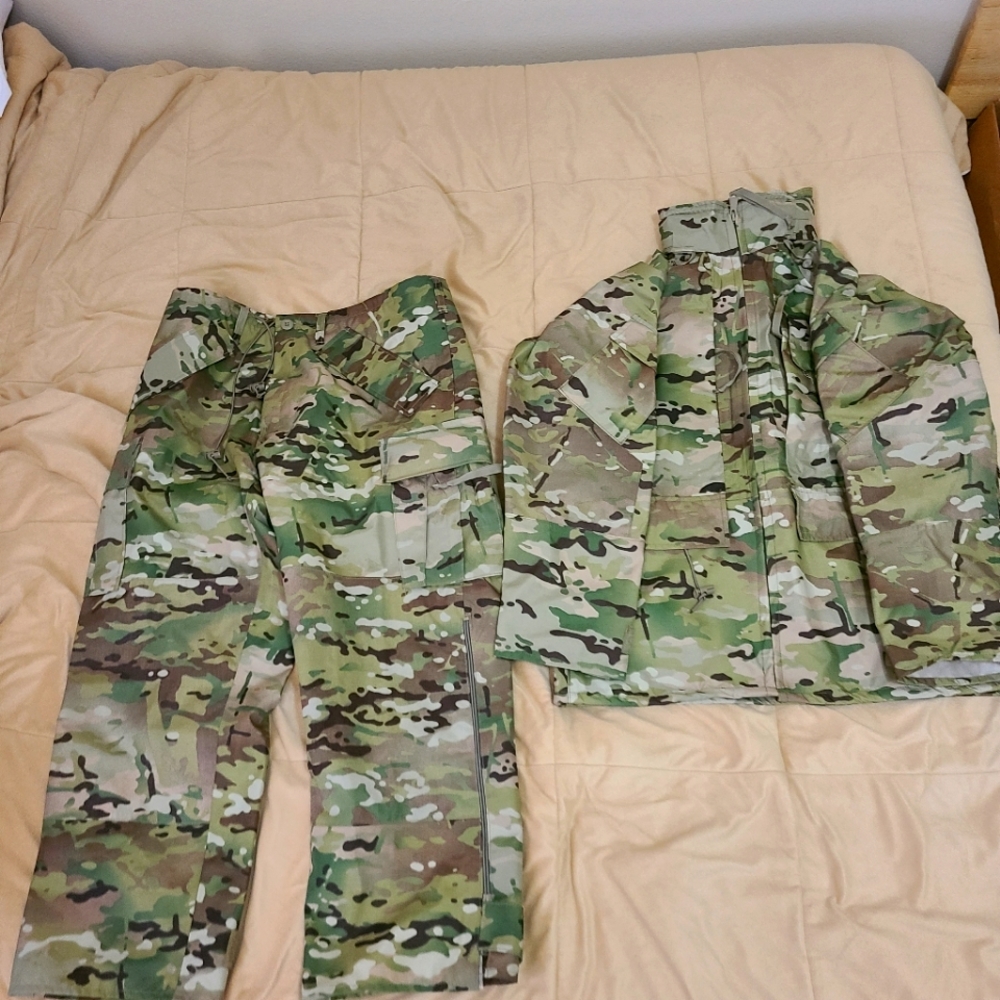 Waterproof jacket & pants - APECS Parka - Size Medium/Short - Multi Cam